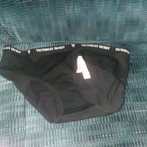 ⬇️$49 Victoria's secret Black hip hugger panties
